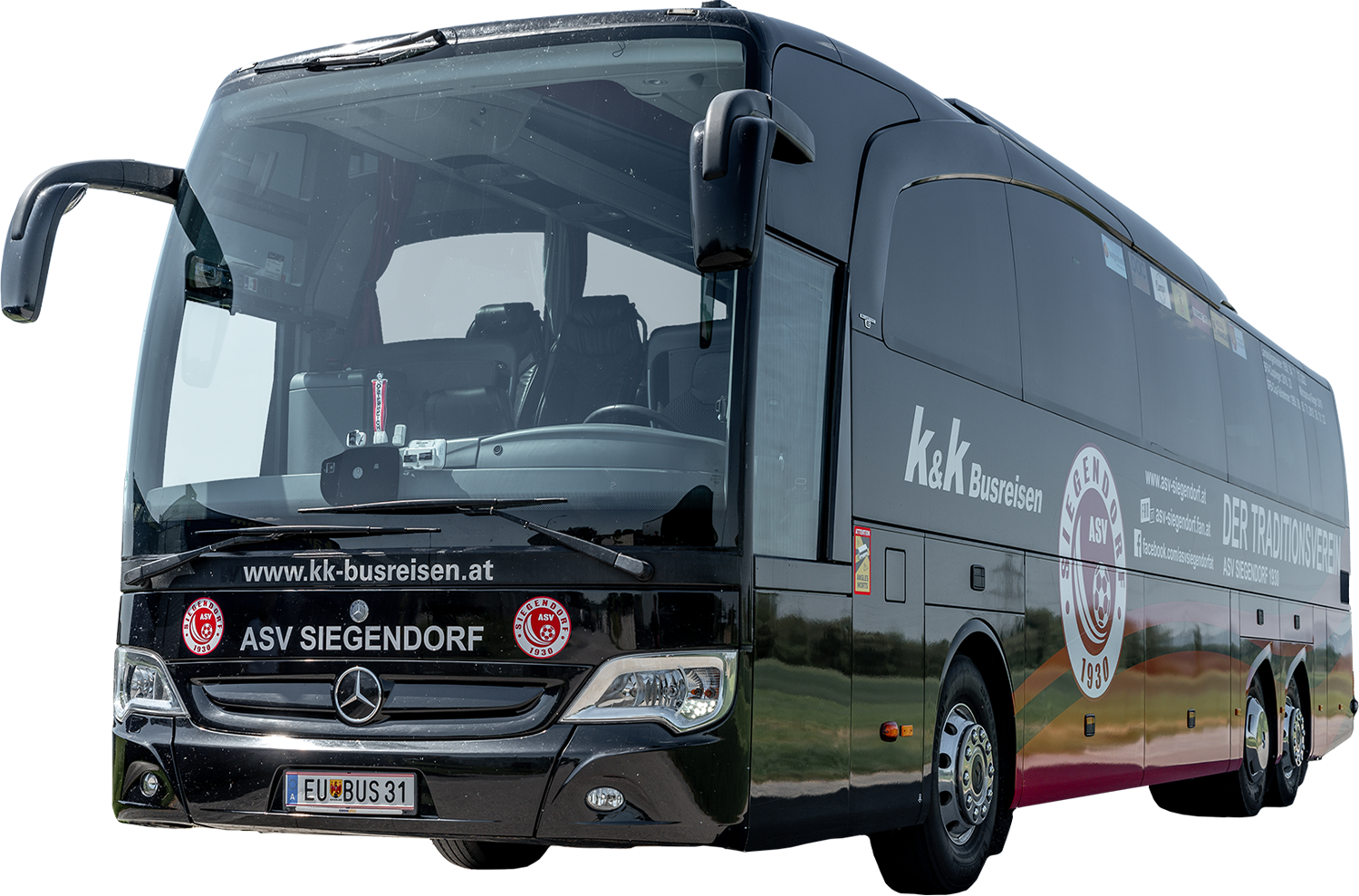 Schwarzer ASV Siegendorf Teambus mit Logos und k&k Busreisen Branding, geparkt im Freien.
