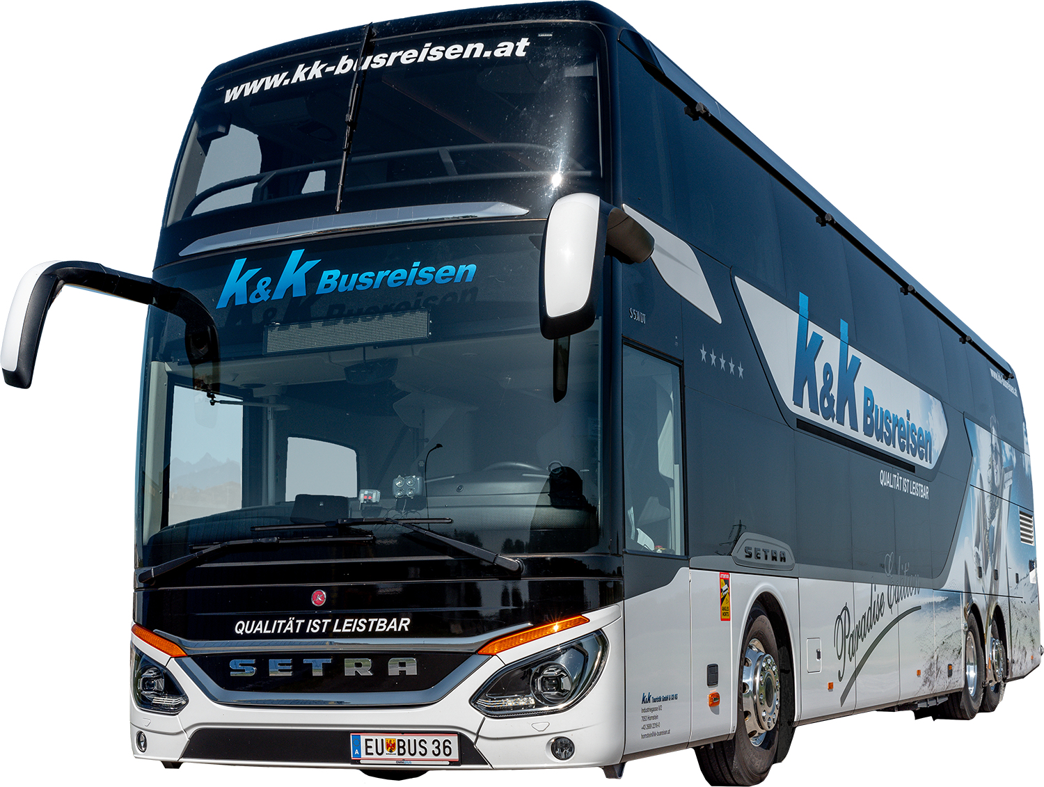 Doppeldecker-Reisebus mit K&K Busreisen-Branding, geparkt, leicht nach links gerichtet.